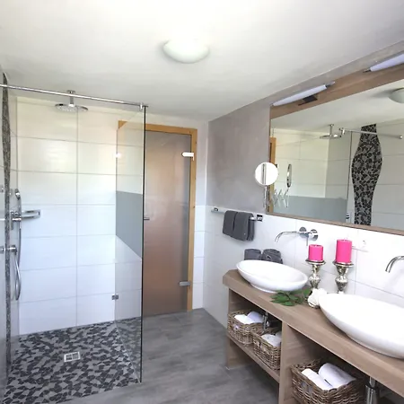 Апартаменты Haus Susanne - Top-ferienwohnungen - Sommer-bergbahn Inklusive Обермайзельштайн